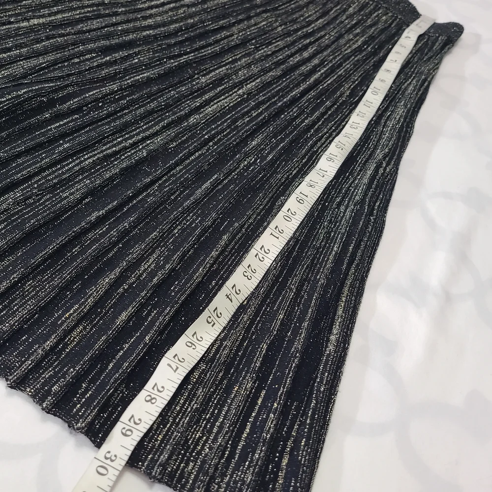 YAL New York Black Pleated Lurex Shimmer Skirt Size Med‎